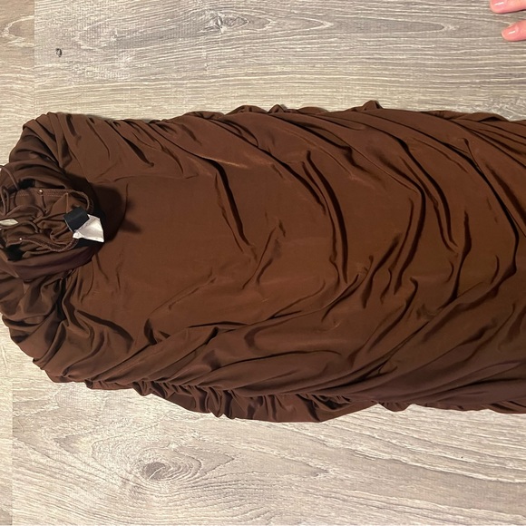 Windsor Brown Ruched Dress - Picture 5 of 5